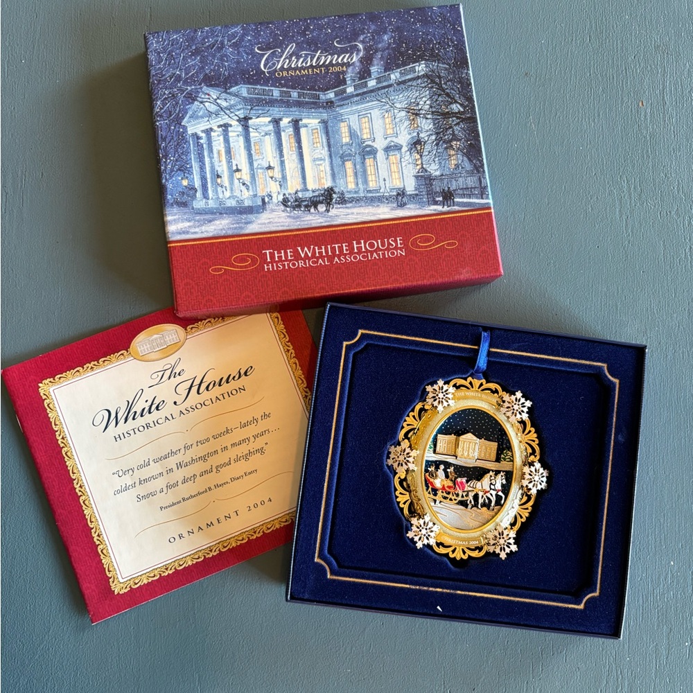 White House Christmas Ornament 2004
